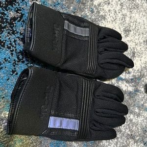 Harley Davidson gloves. NWOT. Size medium.